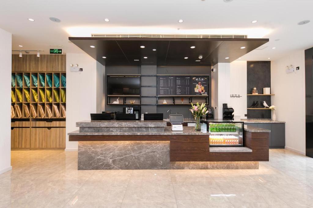Hanting Premium North Hongqiao Hotel 3*