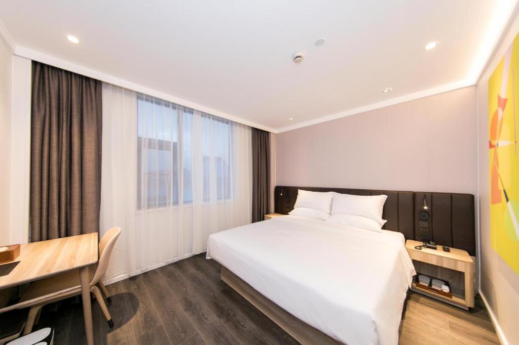 Hanting Premium North Hongqiao Hotel 3*